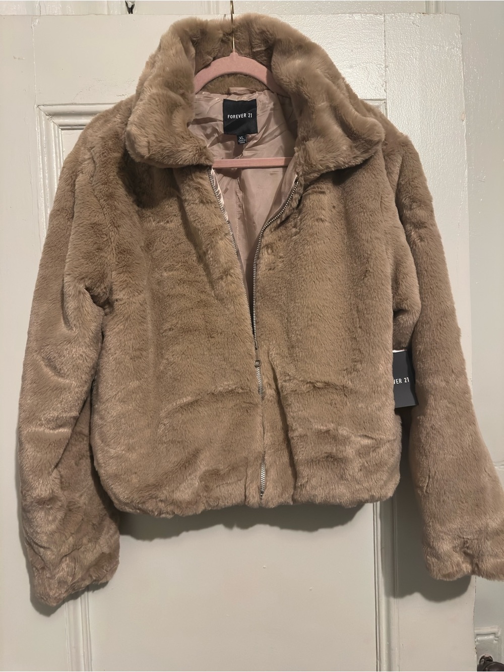 Forever 21 Women’s Faux Fur Jacket in Taupe. Size XL.